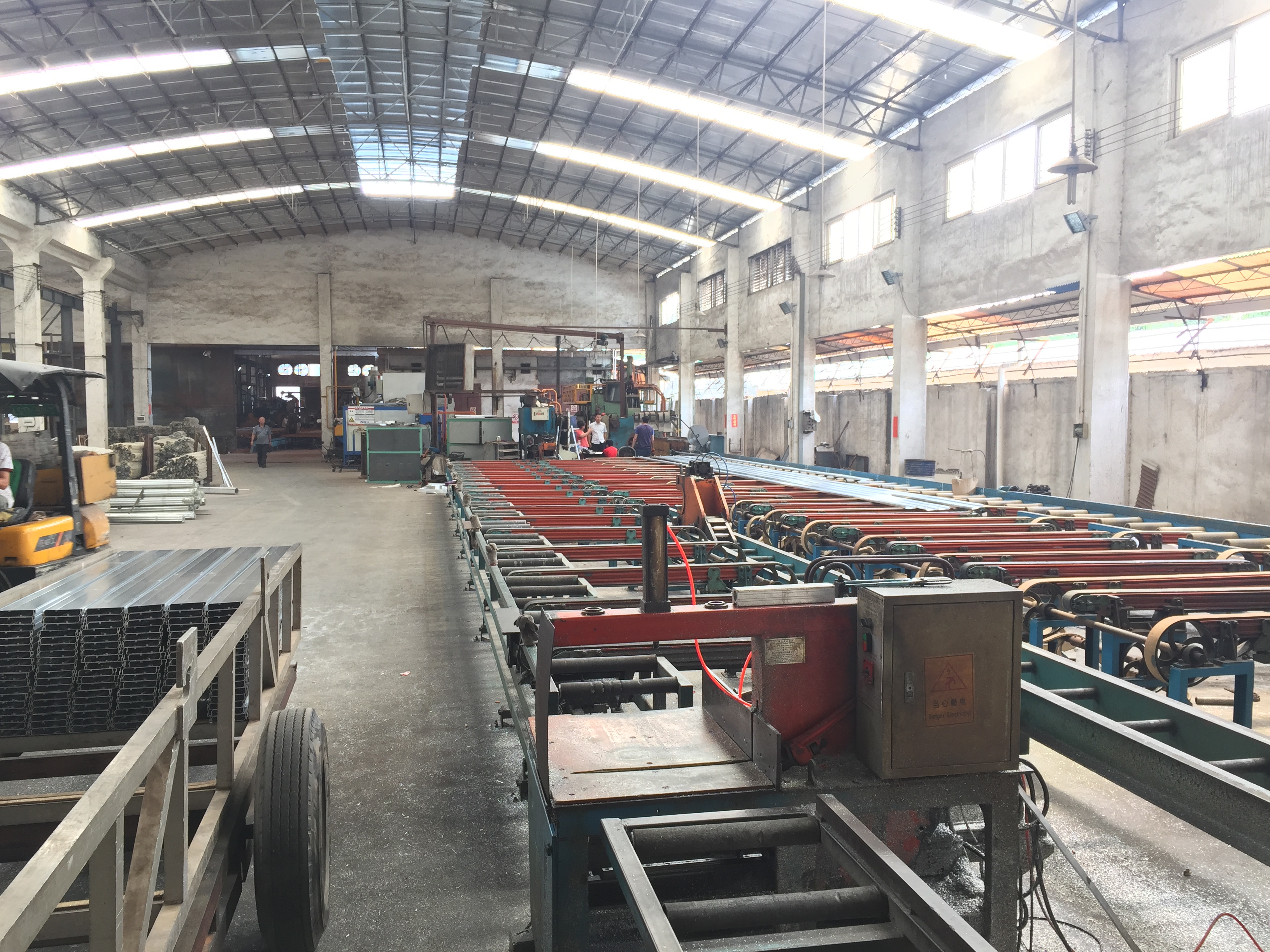 鋁合金散熱器型材擠壓廠家 鋁合金散熱器型材擠壓廠家