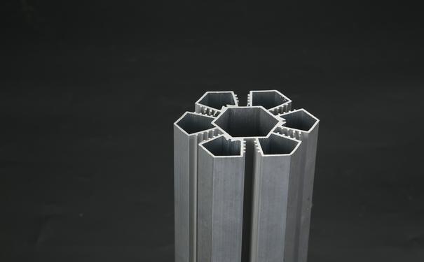 鋁擠壓技術(shù)生產(chǎn)的擠壓型材 鋁擠壓技術(shù)生產(chǎn)的擠壓型材