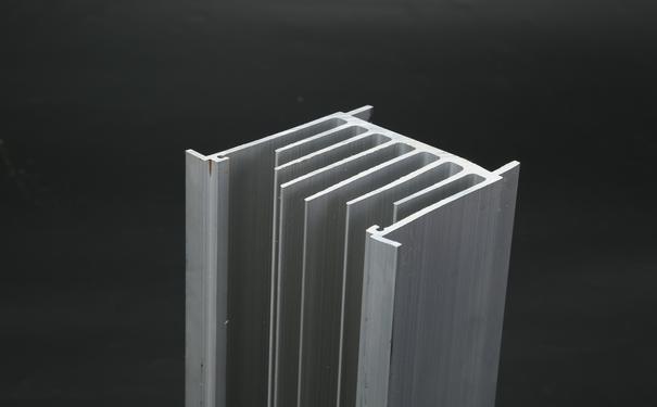 鋁合金材質的散熱器